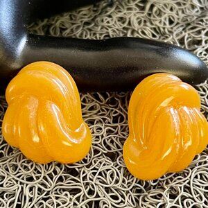 Vintage HONEY CARAMEL MOLDED LUCITE PIERCED EARRINGS